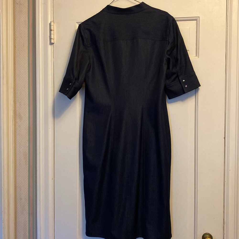 Tahari short sleeve knee length blue dress. Size 10. - Picture 4 of 6